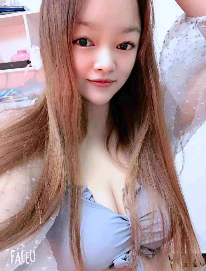 身材火辣的性感小女神