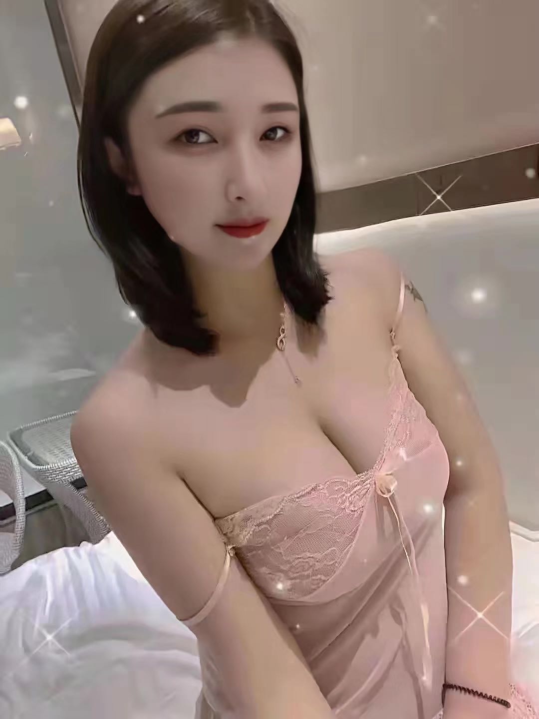 昌岗小姐姐胸大身材好